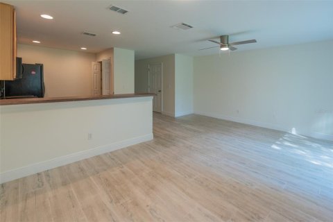 Townhouse in Oviedo, Florida 2 bedrooms, 124.86 sq.m. № 2377912 - photo 7