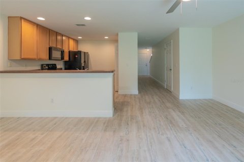 Townhouse in Oviedo, Florida 2 bedrooms, 124.86 sq.m. № 2377912 - photo 6