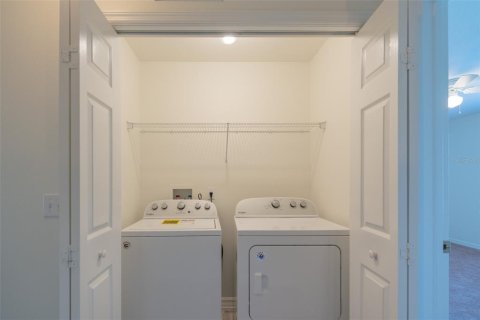 Townhouse in Oviedo, Florida 2 bedrooms, 124.86 sq.m. № 2377912 - photo 19