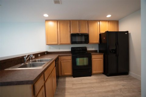 Townhouse in Oviedo, Florida 2 bedrooms, 124.86 sq.m. № 2377912 - photo 9