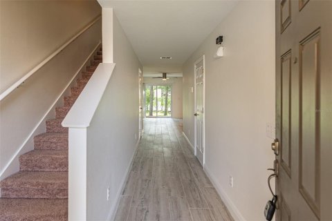 Townhouse in Oviedo, Florida 2 bedrooms, 124.86 sq.m. № 2377912 - photo 3