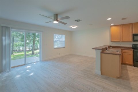 Townhouse in Oviedo, Florida 2 bedrooms, 124.86 sq.m. № 2377912 - photo 4