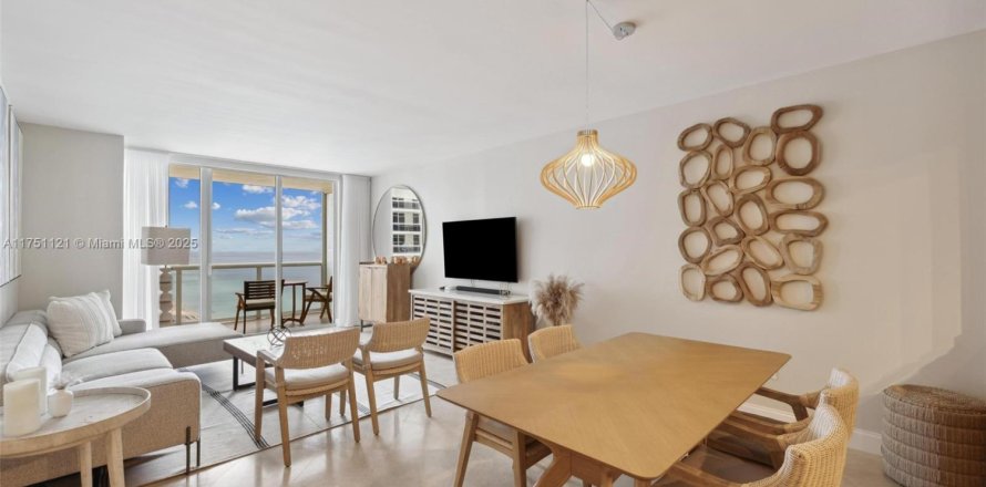 Condo à Hallandale Beach, Floride, 2 chambres  № 1497645