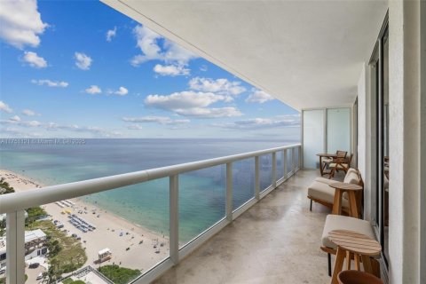 Copropriété à louer à Hallandale Beach, Floride: 2 chambres, 144.37 m2 № 1497645 - photo 2