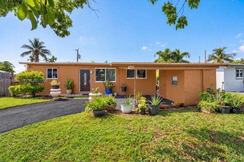 Villa ou maison à vendre à Oakland Park, Floride: 3 chambres, 82.5 m2 № 2432529 - photo 2