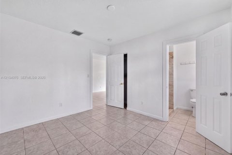 Villa ou maison à vendre à Oakland Park, Floride: 3 chambres, 82.5 m2 № 2432529 - photo 13
