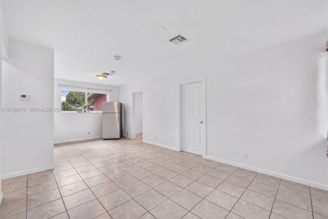 Villa ou maison à vendre à Oakland Park, Floride: 3 chambres, 82.5 m2 № 2432529 - photo 4