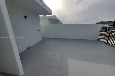 Townhouse in Homestead, Florida 4 bedrooms, 200.02 sq.m. № 1944548 - photo 21