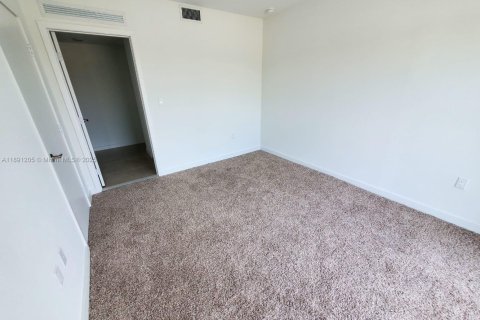 Townhouse in Homestead, Florida 4 bedrooms, 200.02 sq.m. № 1944548 - photo 16