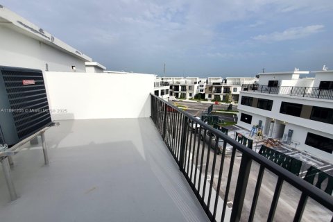 Townhouse in Homestead, Florida 4 bedrooms, 200.02 sq.m. № 1944548 - photo 22