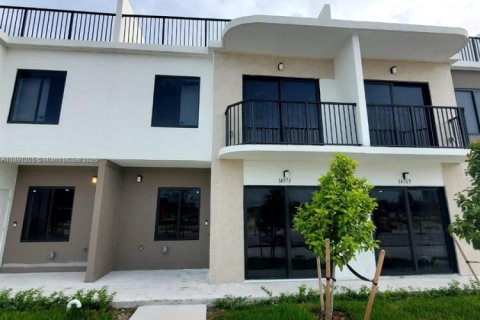 Townhouse in Homestead, Florida 4 bedrooms, 200.02 sq.m. № 1944548 - photo 1
