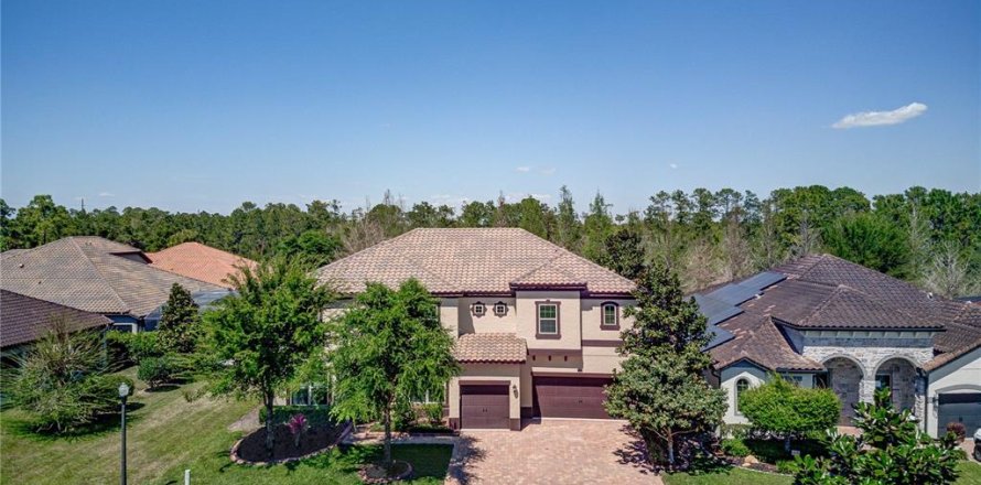 House in Oviedo, Florida 5 bedrooms, 389.63 sq.m. № 1610040