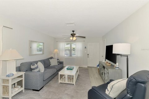 Condominio en alquiler en Sarasota, Florida, 2 dormitorios, 83.24 m2 № 1912886 - foto 3