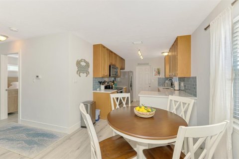 Condominio en alquiler en Sarasota, Florida, 2 dormitorios, 83.24 m2 № 1912886 - foto 9