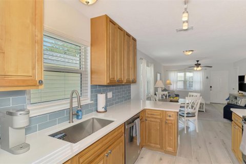Condominio en alquiler en Sarasota, Florida, 2 dormitorios, 83.24 m2 № 1912886 - foto 13