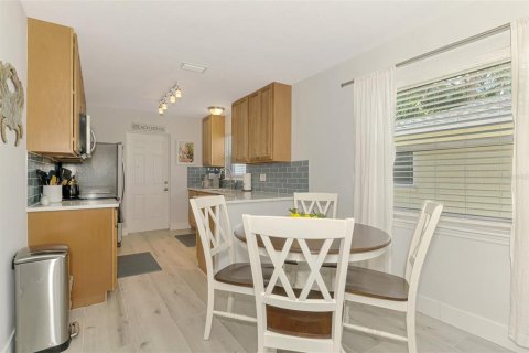 Condominio en alquiler en Sarasota, Florida, 2 dormitorios, 83.24 m2 № 1912886 - foto 6