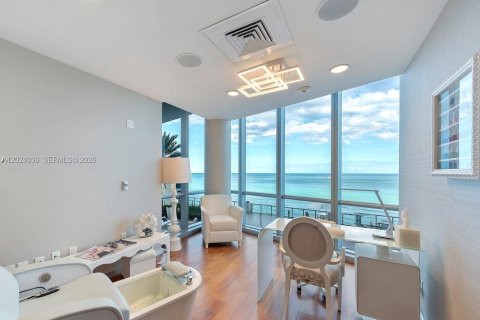 Condo in Sunny Isles Beach, Florida, 1 bedroom  № 2145932 - photo 30