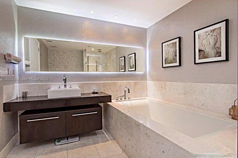 Condo in Sunny Isles Beach, Florida, 1 bedroom  № 2145932 - photo 27