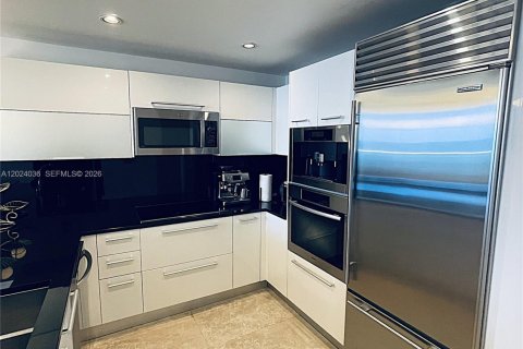 Condo in Sunny Isles Beach, Florida, 1 bedroom  № 2145932 - photo 15