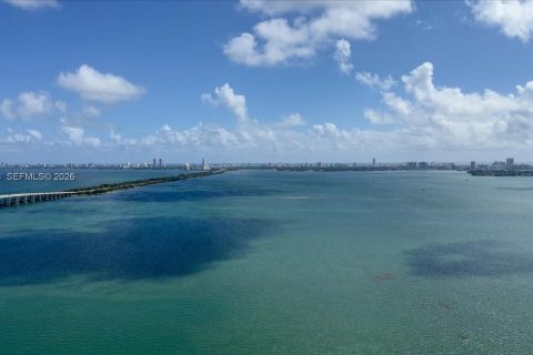 Condo in Miami, Florida, 2 bedrooms  № 2033512 - photo 26