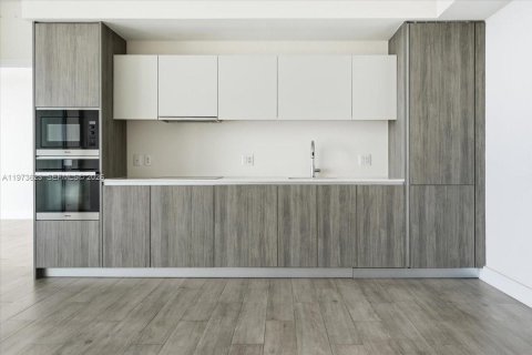 Condo in Miami, Florida, 2 bedrooms  № 2033512 - photo 14