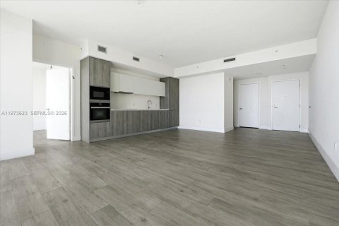 Condo in Miami, Florida, 2 bedrooms  № 2033512 - photo 17