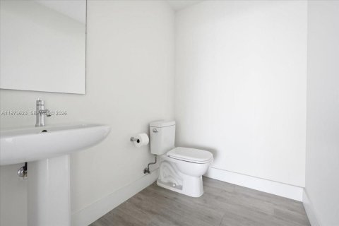 Condo in Miami, Florida, 2 bedrooms  № 2033512 - photo 22