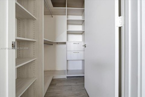 Condo in Miami, Florida, 2 bedrooms  № 2033512 - photo 21