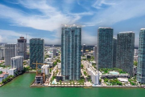 Condominio en Miami, Florida, 2 dormitorios № 2033512
