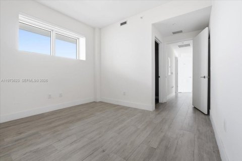 Condo in Miami, Florida, 2 bedrooms  № 2033512 - photo 19