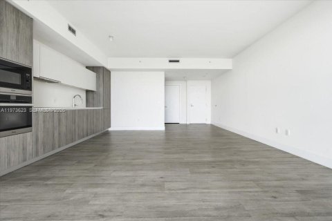 Condo in Miami, Florida, 2 bedrooms  № 2033512 - photo 16