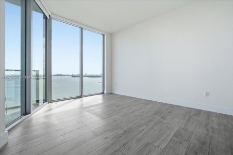 Condo in Miami, Florida, 2 bedrooms  № 2033512 - photo 29