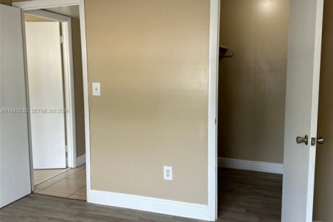 Condominio en venta en Miami, Florida, 2 dormitorios, 96.25 m2 № 2002124 - foto 4