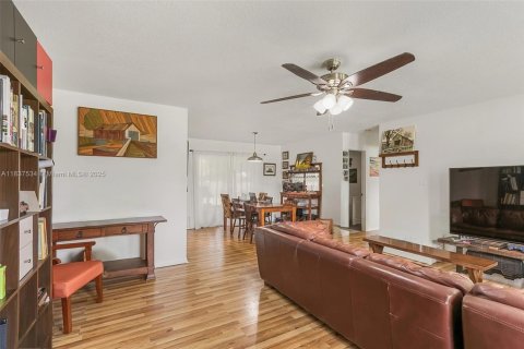 Villa ou maison à vendre à Palm Bay, Floride: 3 chambres № 1822166 - photo 5