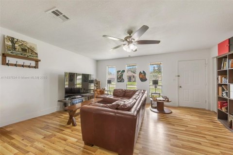 Villa ou maison à vendre à Palm Bay, Floride: 3 chambres № 1822166 - photo 4