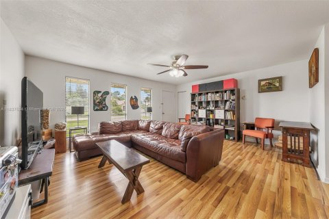 Villa ou maison à vendre à Palm Bay, Floride: 3 chambres № 1822166 - photo 2