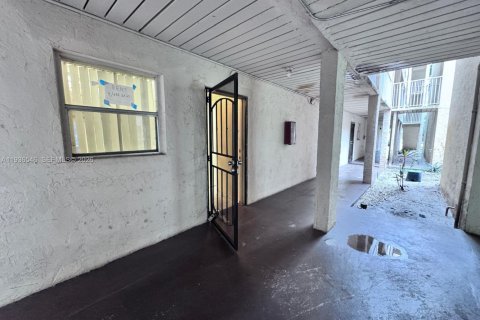 Снять в аренду кондоминиум в Лодерхилл, Флорида 1 спальня, 68.28м2, № 1995482 - фото 19