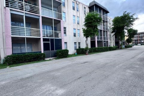 Снять в аренду кондоминиум в Лодерхилл, Флорида 1 спальня, 68.28м2, № 1995482 - фото 21