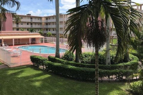 Кондоминиум с 1 спальней в Лодерхилл, Флорида № 1995482