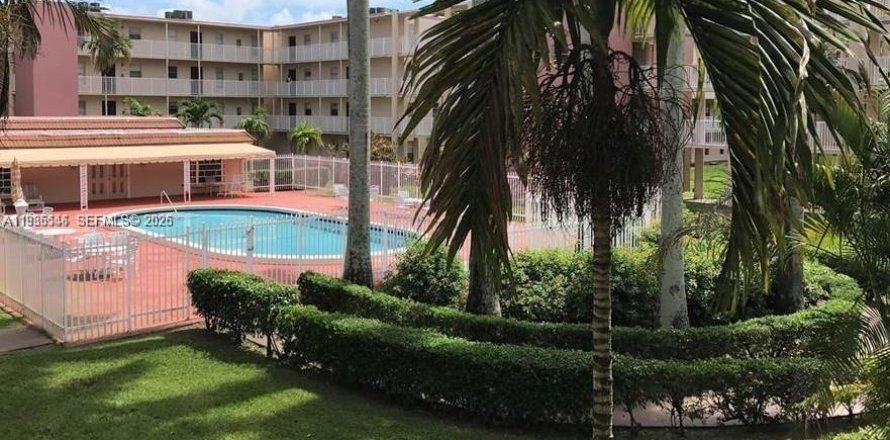 Кондоминиум с 1 спальней в Лодерхилл, Флорида № 1995482