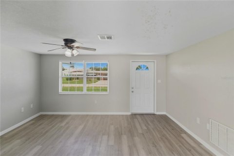 Villa ou maison à vendre à Port Charlotte, Floride: 3 chambres, 136.1 m2 № 2235285 - photo 2