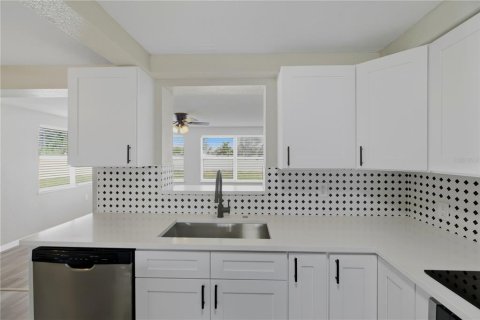Villa ou maison à vendre à Port Charlotte, Floride: 3 chambres, 136.1 m2 № 2235285 - photo 5