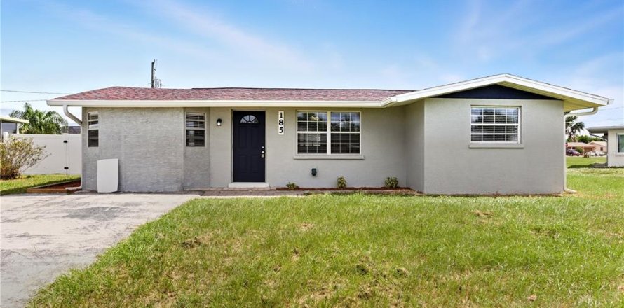 Villa ou maison à Port Charlotte, Floride 3 chambres, 136.1 m2 № 2235285