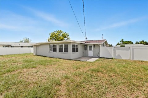 Villa ou maison à vendre à Port Charlotte, Floride: 3 chambres, 136.1 m2 № 2235285 - photo 30