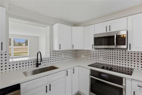 Villa ou maison à vendre à Port Charlotte, Floride: 3 chambres, 136.1 m2 № 2235285 - photo 6