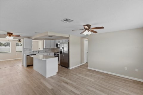 Villa ou maison à vendre à Port Charlotte, Floride: 3 chambres, 136.1 m2 № 2235285 - photo 3