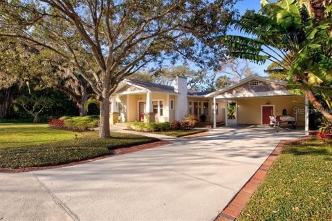 House in Palmetto, Florida 3 bedrooms, 224.45 sq.m. № 1584594 - photo 1