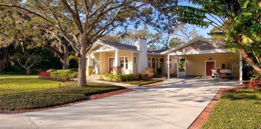 House in Palmetto, Florida 3 bedrooms, 224.45 sq.m. № 1584594