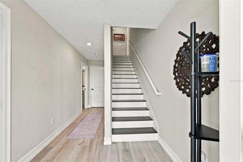 Touwnhouse à louer à Tampa, Floride: 3 chambres, 206.99 m2 № 2421848 - photo 4
