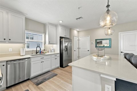 Touwnhouse à louer à Tampa, Floride: 3 chambres, 206.99 m2 № 2421848 - photo 11